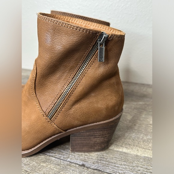 LUCKY BRAND Women’s Size 7.5 M Leather Side Zip Ankle Boots Wheat Tan - Picture 2 of 8